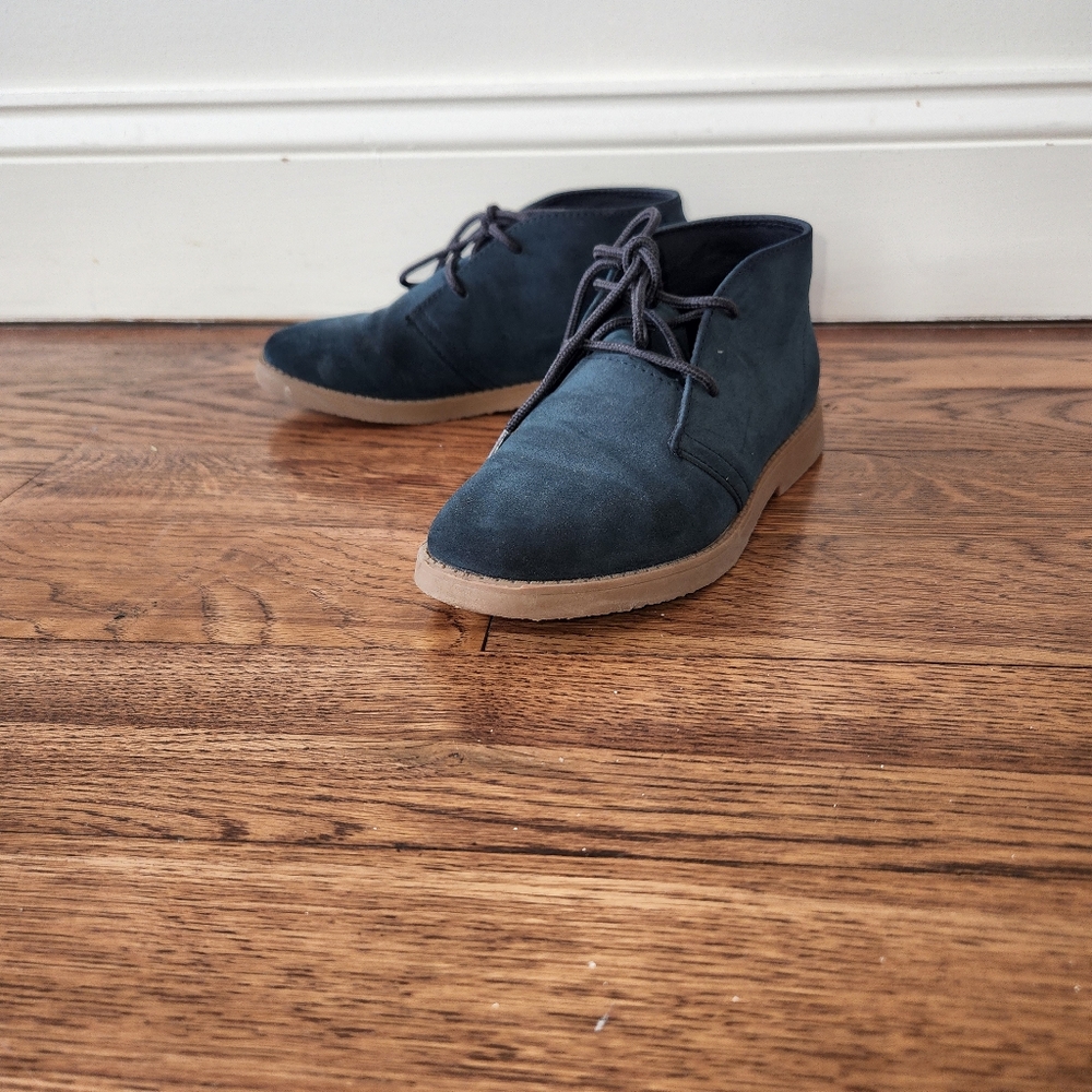 Boys shoes